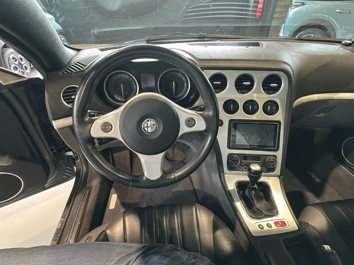 Alfa Romeo Spider usata a Vicenza (16)