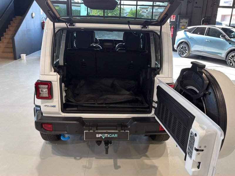 Jeep Wrangler Unlimited usata a Vicenza (11)