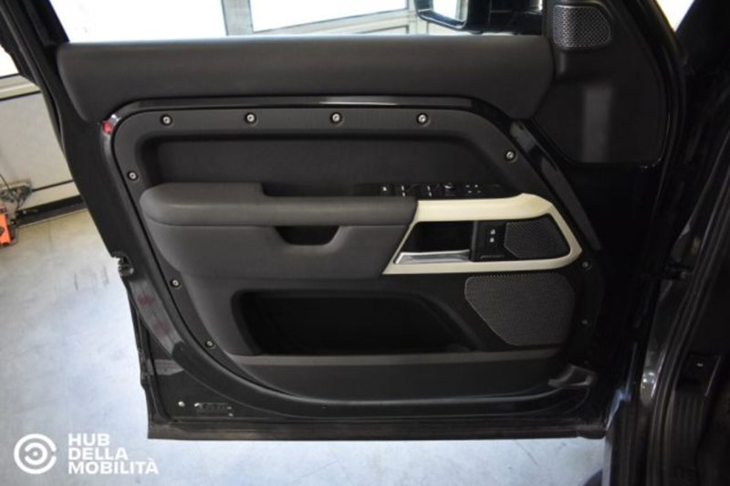 Land Rover Defender usata a Perugia (6)