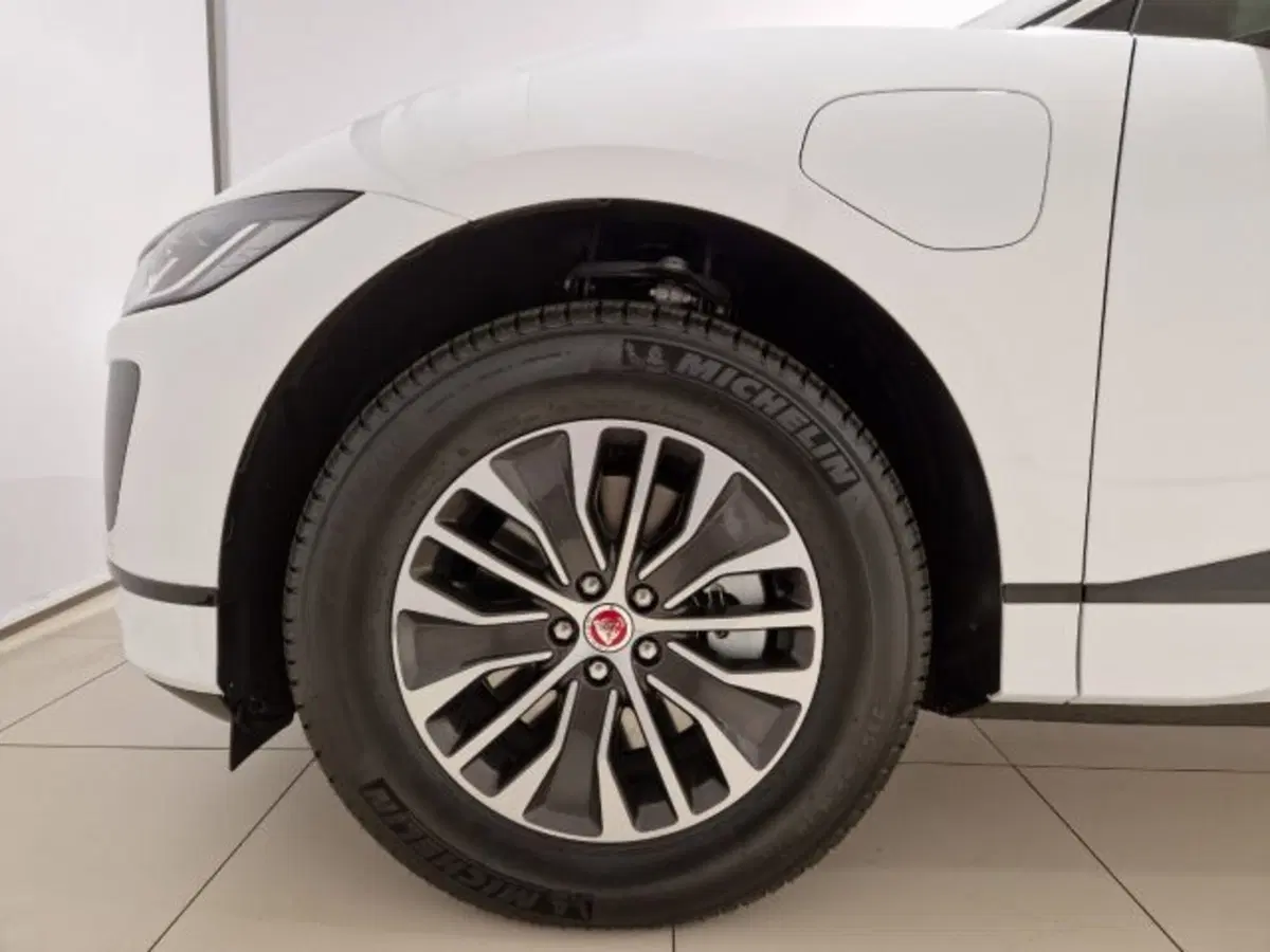 Jaguar I-Pace usata a Livorno (10)
