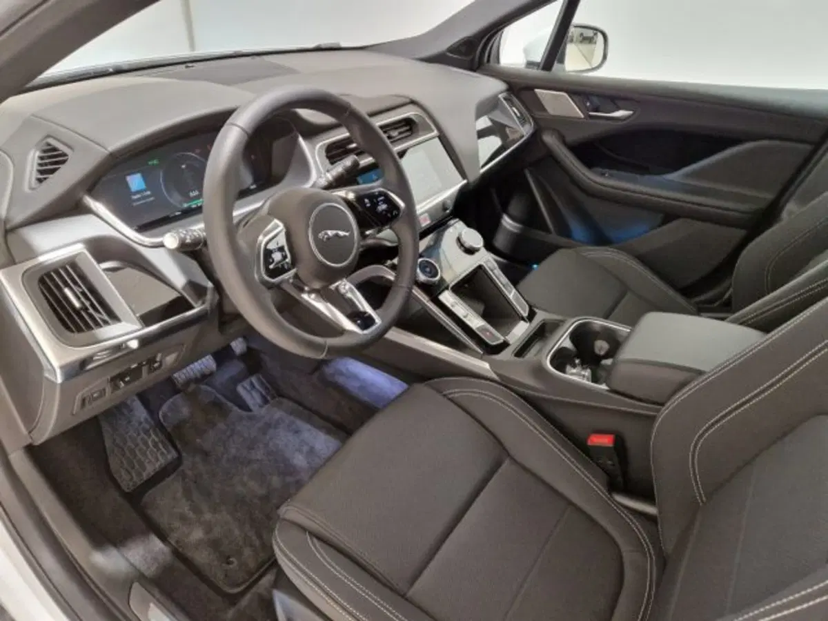 Jaguar I-Pace usata a Livorno (13)