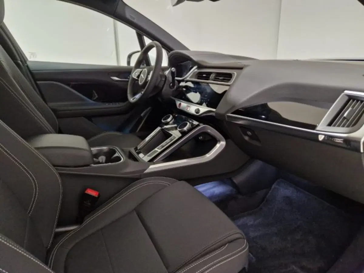 Jaguar I-Pace usata a Livorno (4)