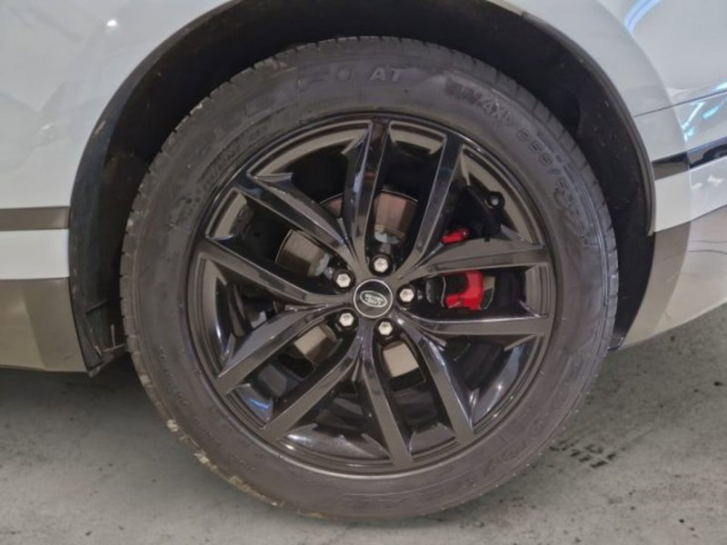 Land Rover Range Rover Velar usata a Livorno (9)