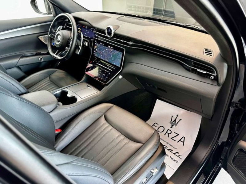 Maserati Grecale usata a Torino (12)