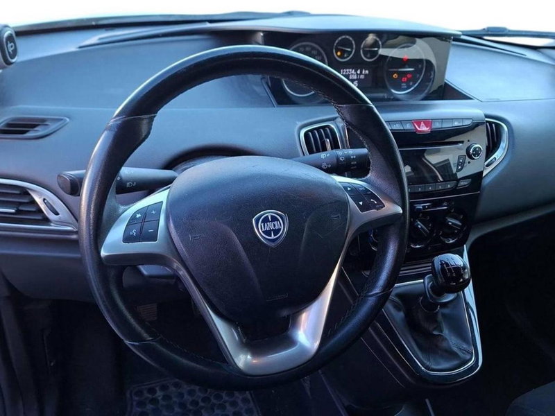 Lancia Ypsilon usata a Torino (12)