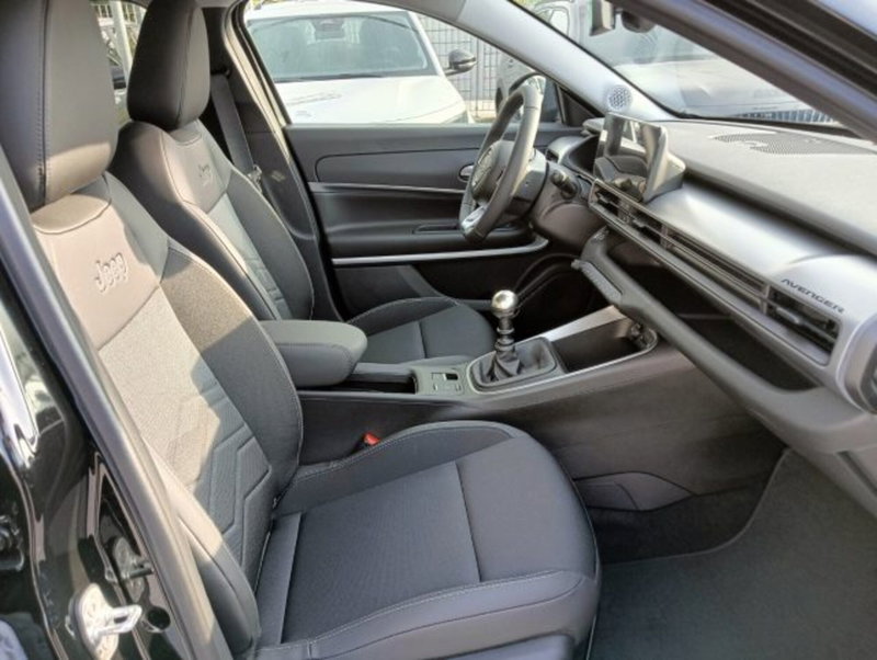 Jeep Avenger nuova a Brescia (17)