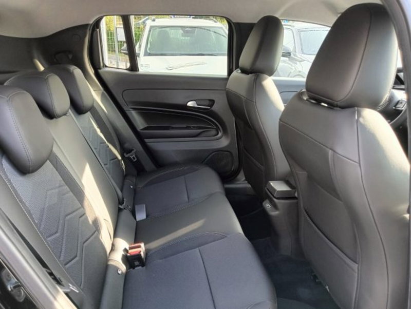 Jeep Avenger nuova a Brescia (18)