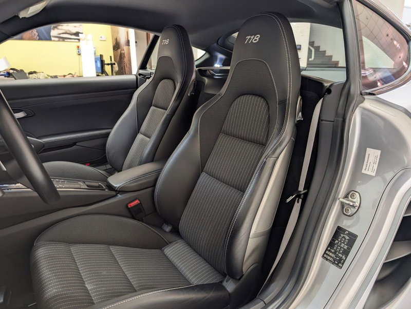 Porsche 718 Cayman  usata a Teramo (11)