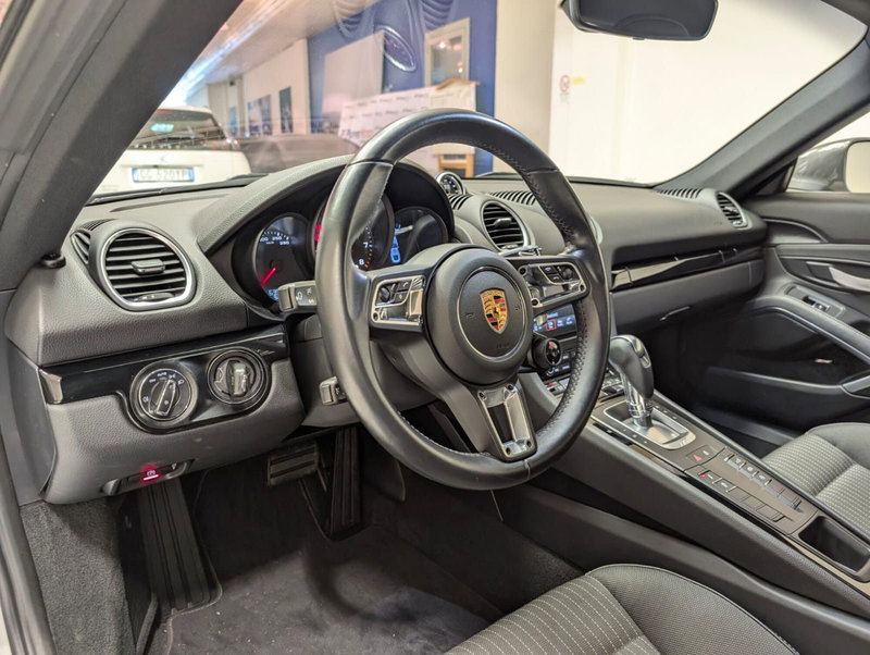 Porsche 718 Cayman  usata a Teramo (9)