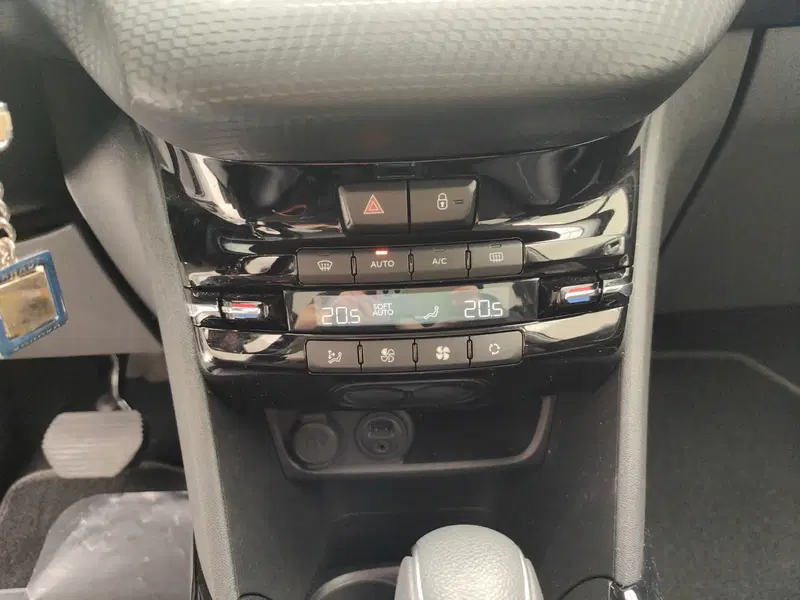 Peugeot 2008 usata a Como (16)