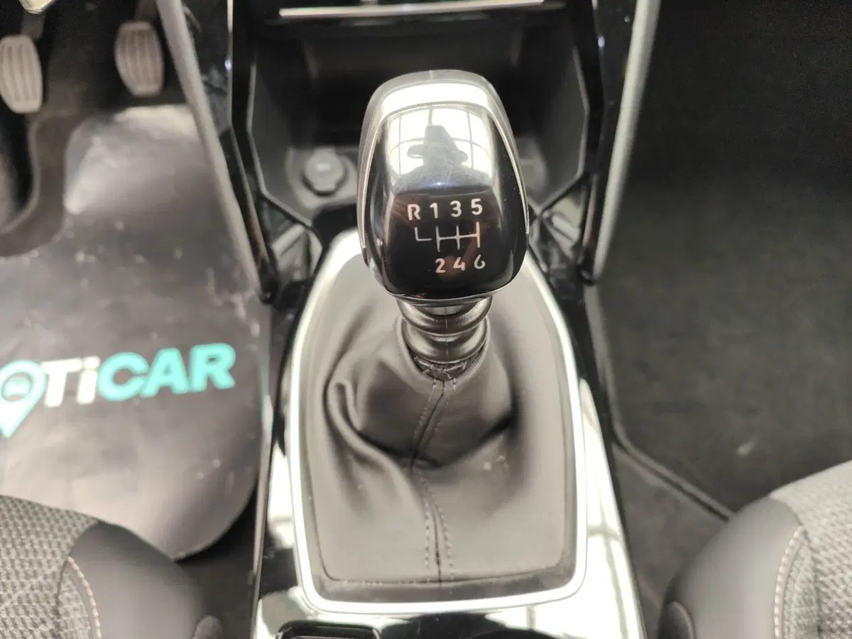 Peugeot 2008 usata a Como (17)