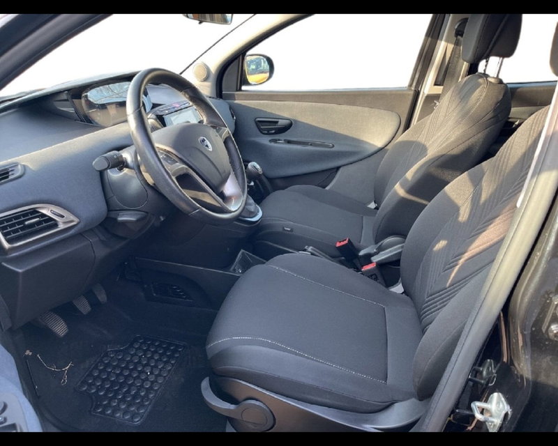 Lancia Ypsilon usata a Torino (14)