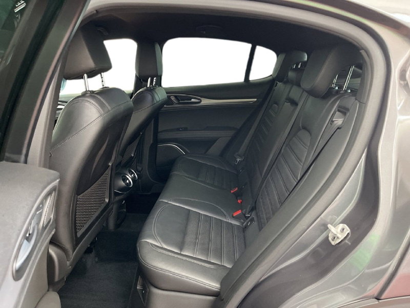 Alfa Romeo Stelvio usata a Torino (9)