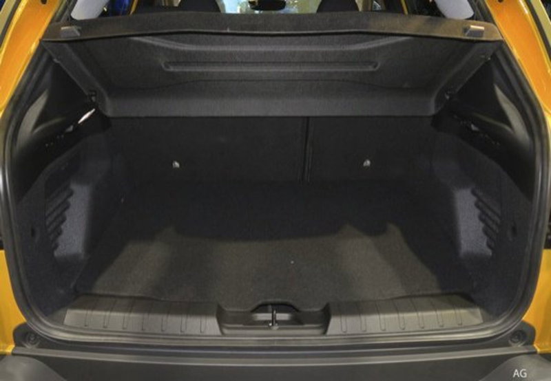 Jeep Avenger nuova a Caserta (13)