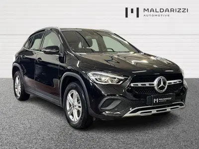 Mercedes-Benz GLA SUV 180 d Business Extra auto del 2023 usata a Bari