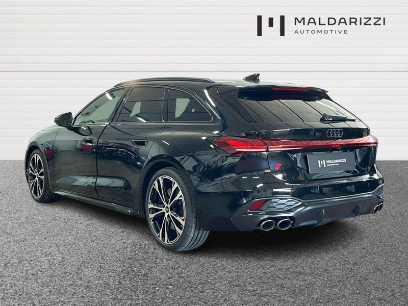 Audi A5 Avant nuova a Bari (4)