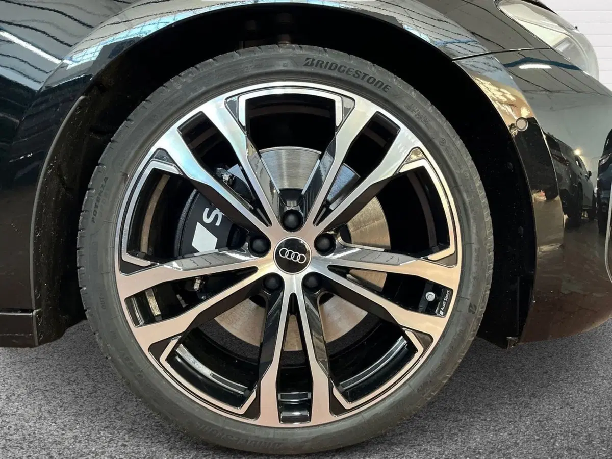 Audi A5 Avant nuova a Bari (6)