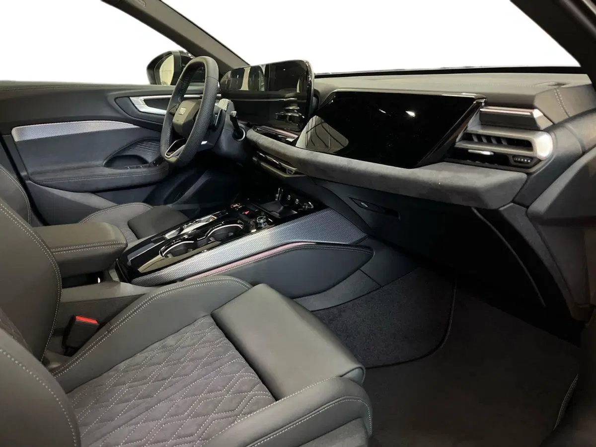 Audi A5 Avant nuova a Bari (9)