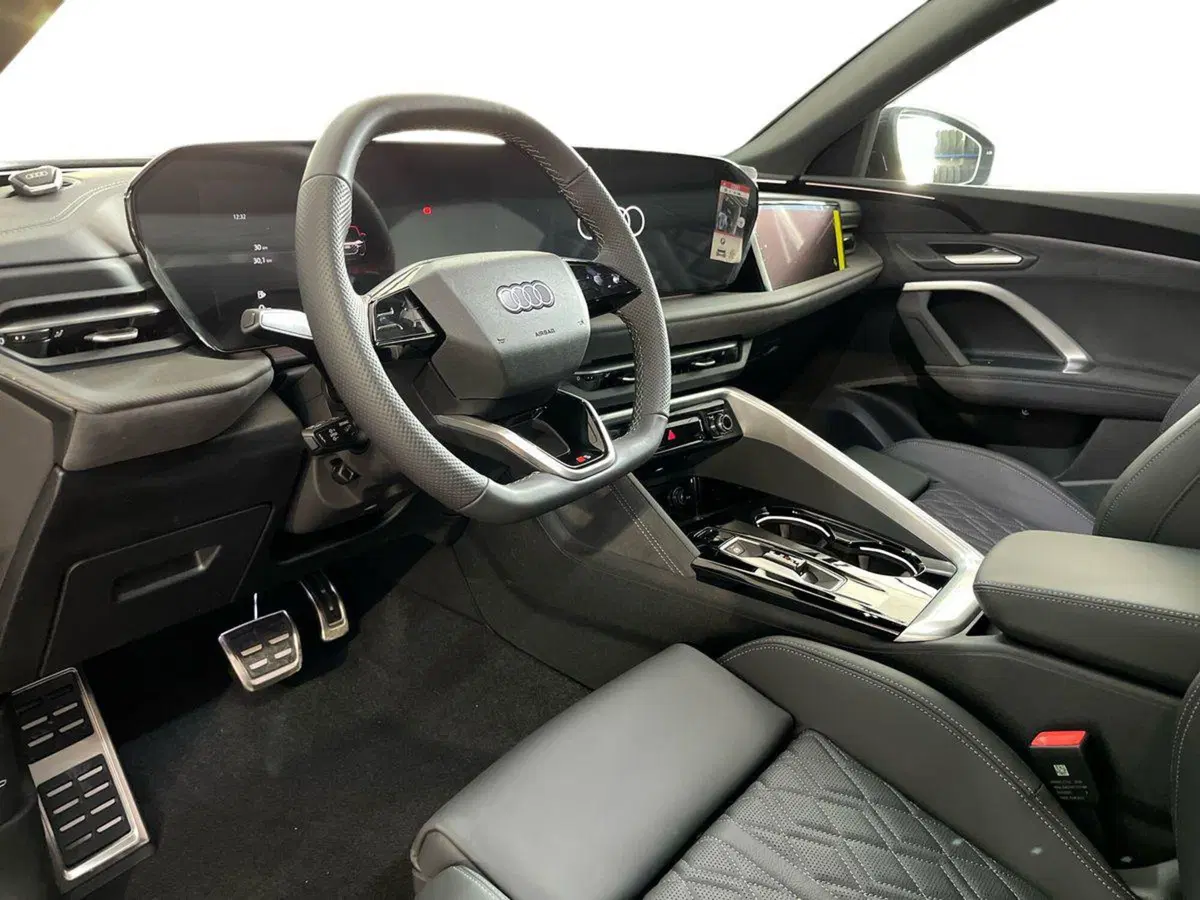Audi Q5 Sportback nuova a Bari (10)