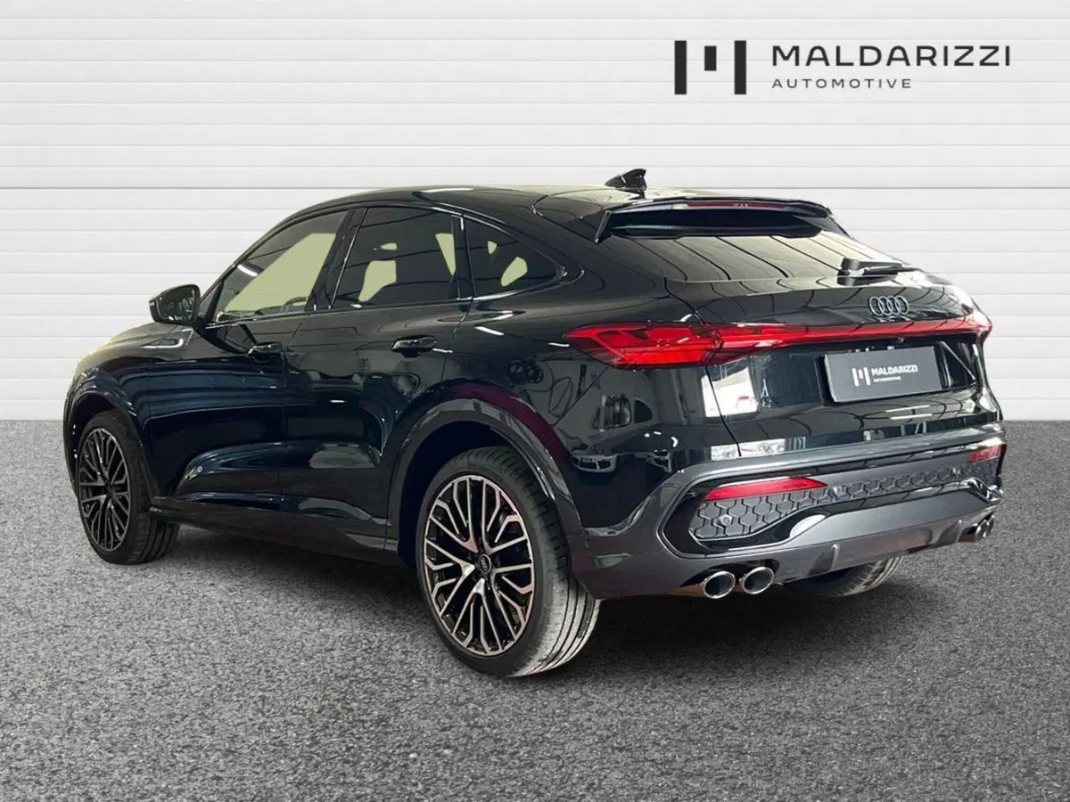 Audi Q5 Sportback nuova a Bari (4)
