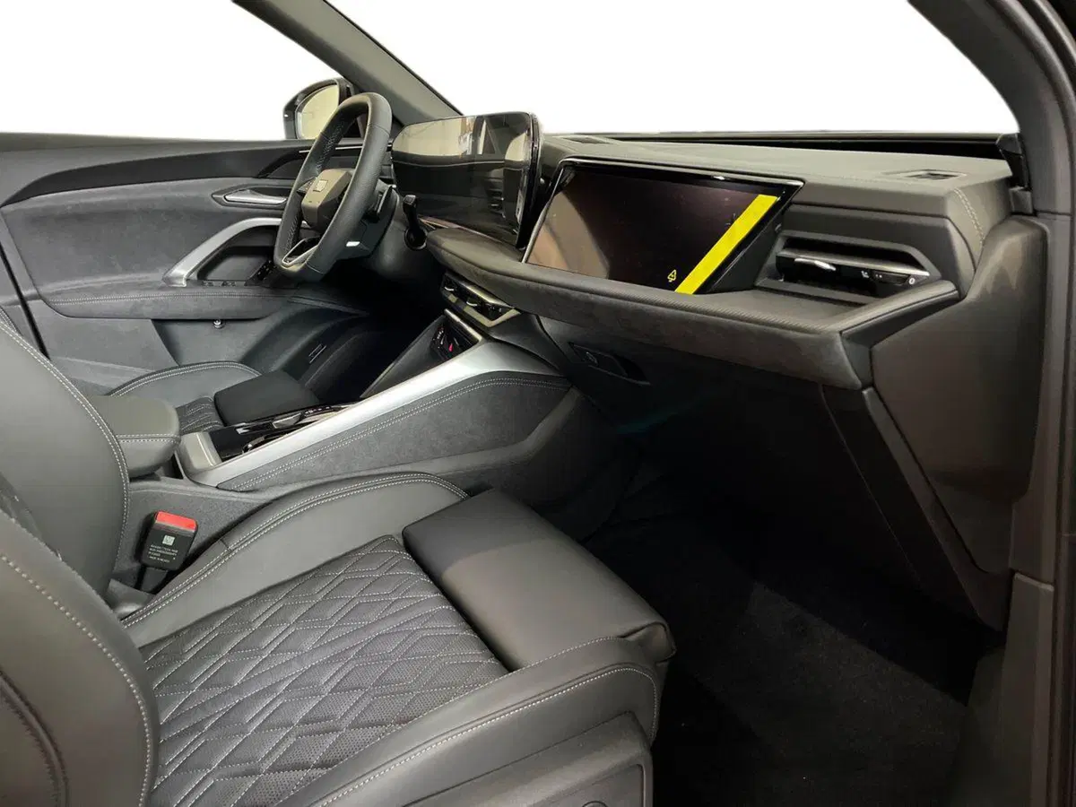 Audi Q5 Sportback nuova a Bari (9)