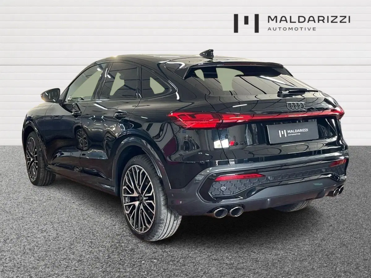Audi Q5 Sportback nuova a Bari (4)