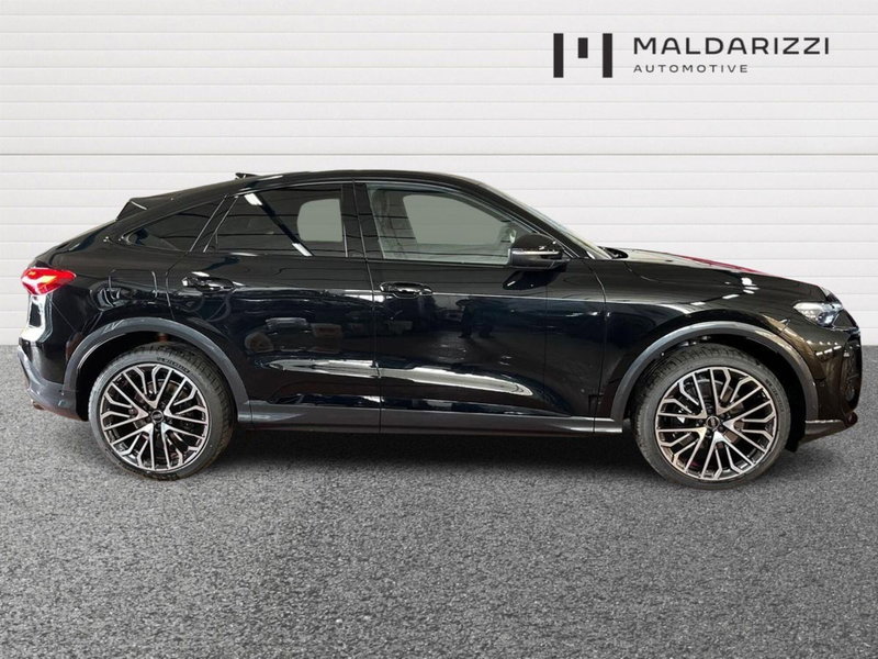 Audi Q5 Sportback nuova a Bari (5)