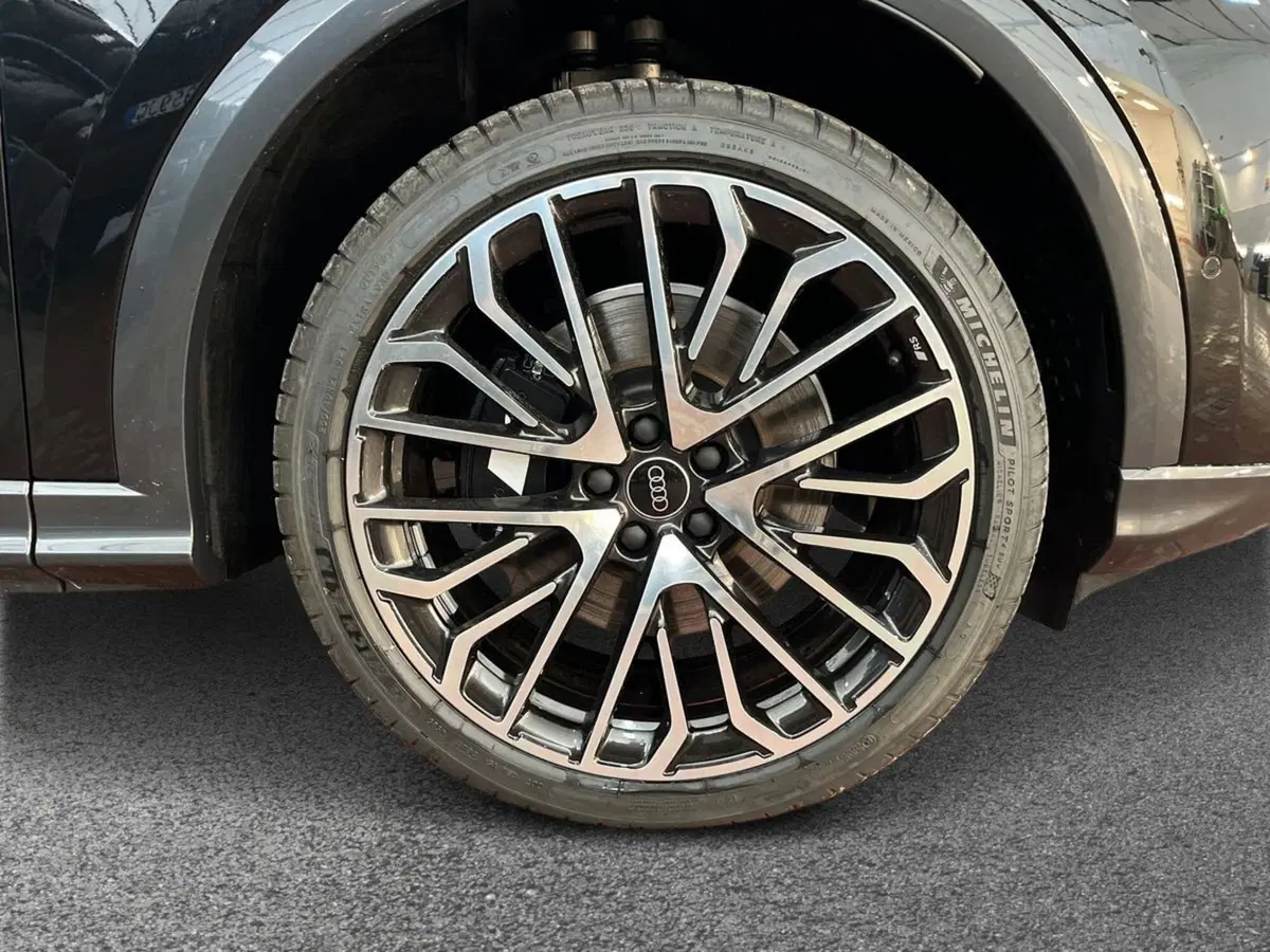 Audi Q5 Sportback nuova a Bari (6)