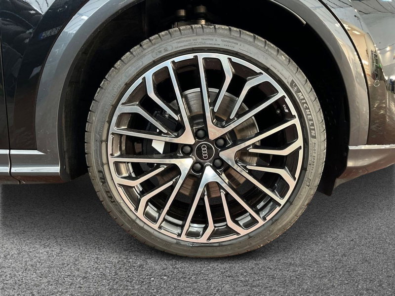 Audi Q5 Sportback nuova a Bari (6)