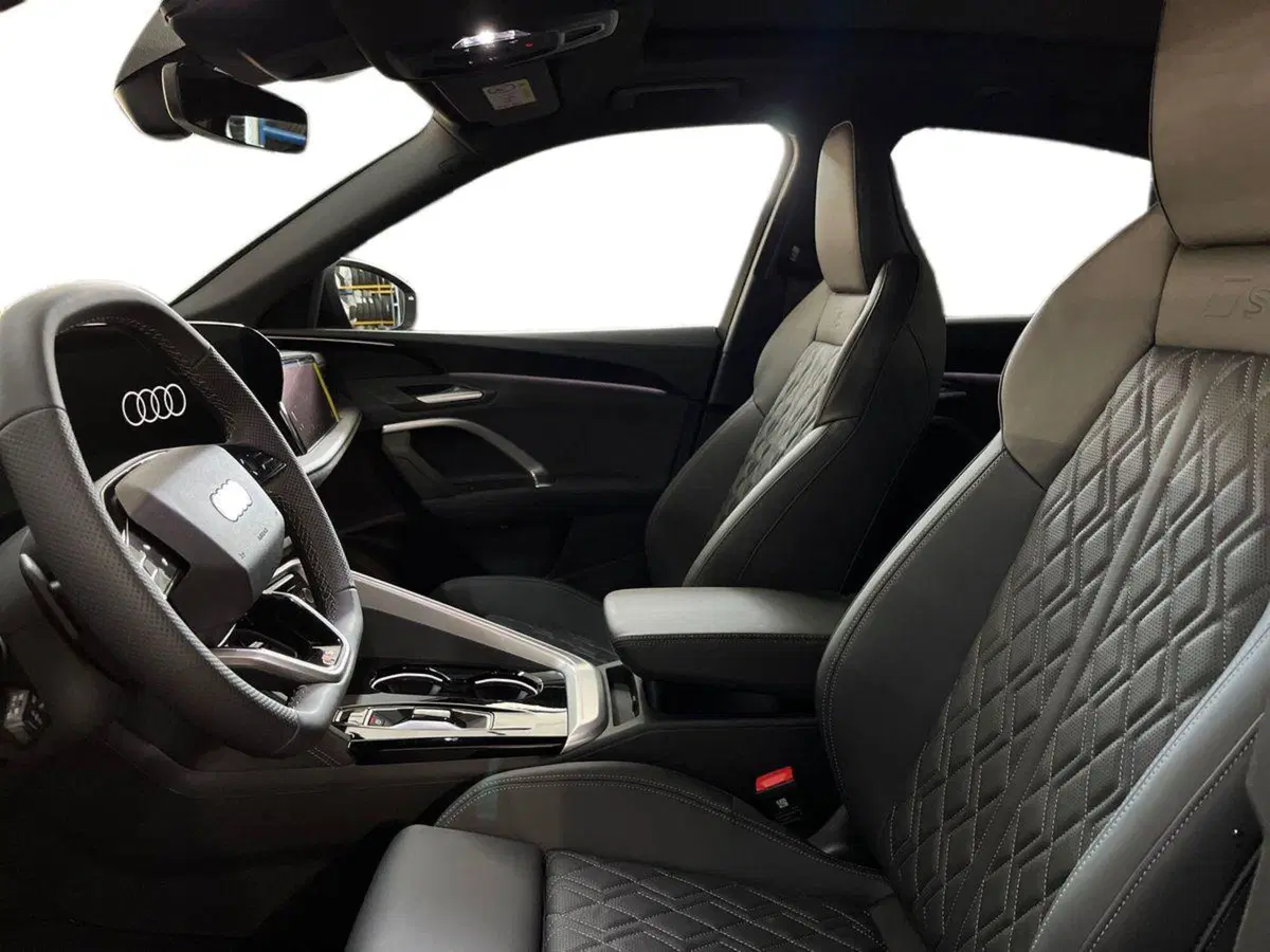 Audi Q5 Sportback nuova a Bari (7)