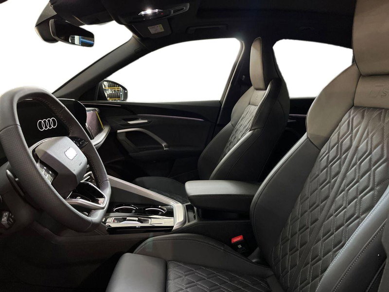 Audi Q5 Sportback nuova a Bari (7)