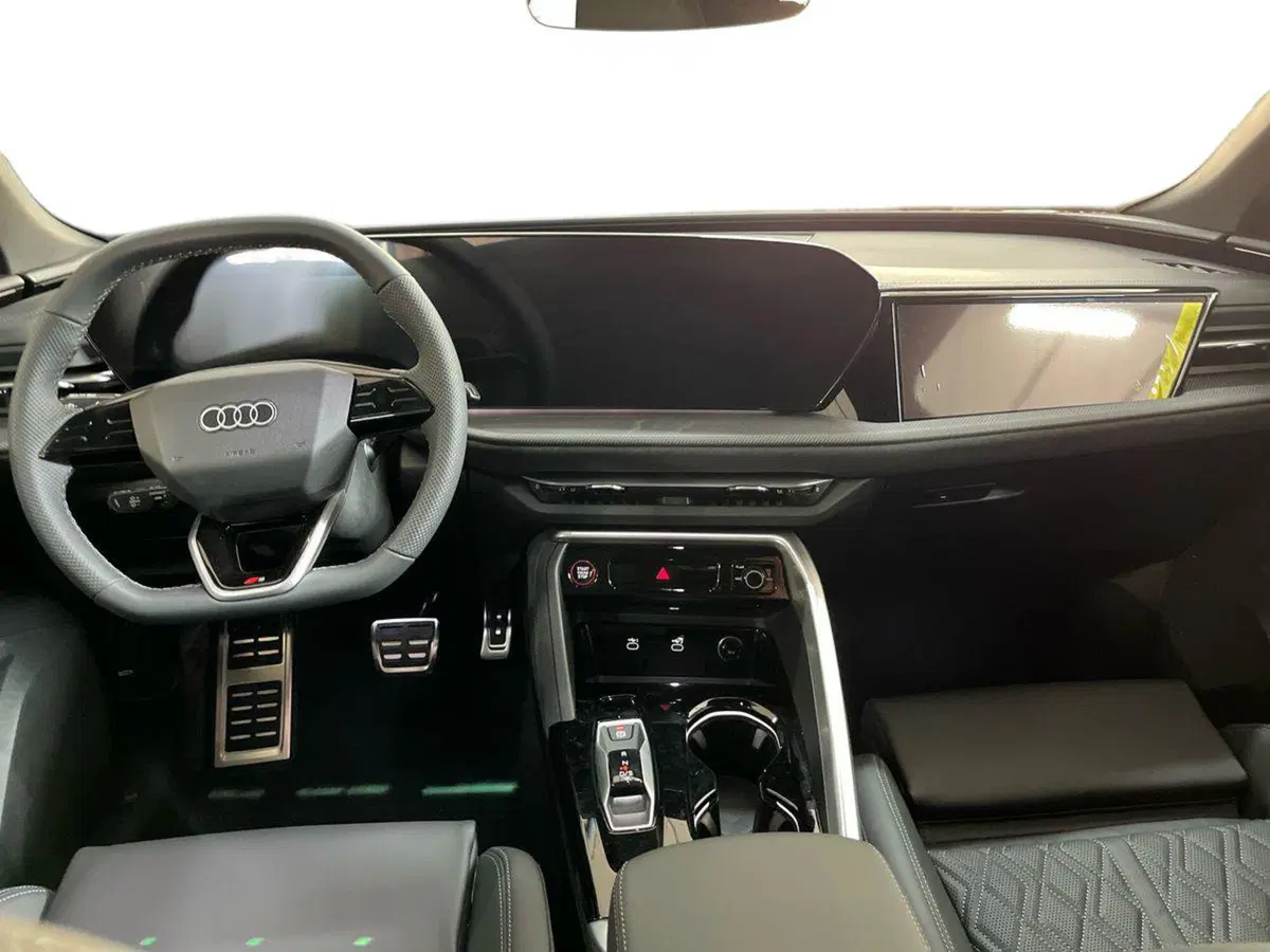 Audi Q5 Sportback nuova a Bari (8)