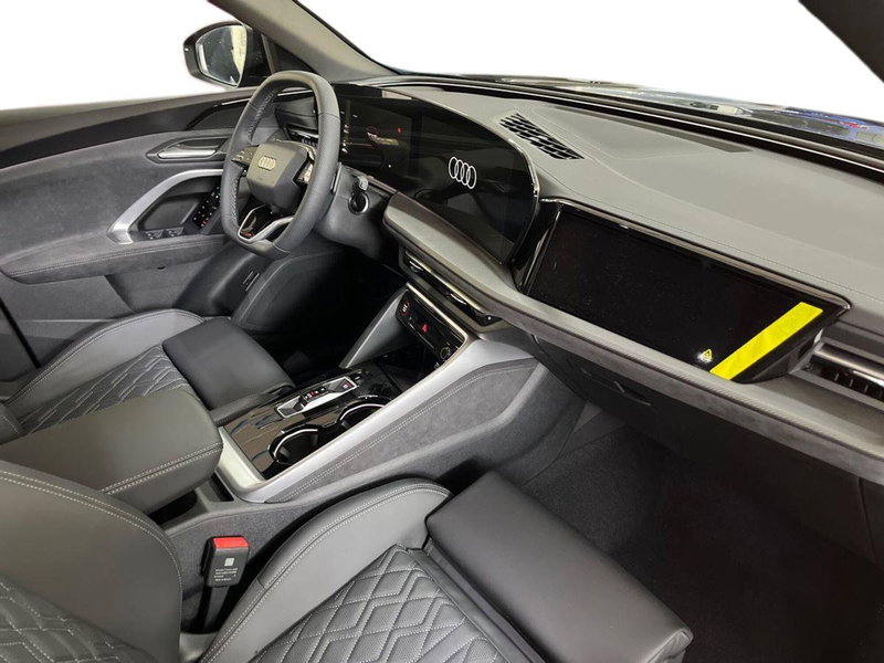 Audi Q5 Sportback nuova a Bari (9)