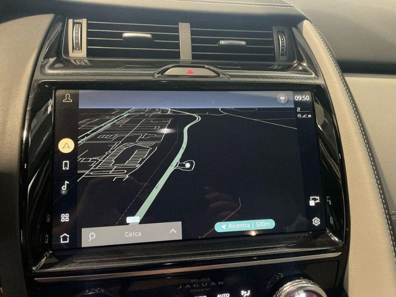 Jaguar E-Pace usata a Ancona (15)