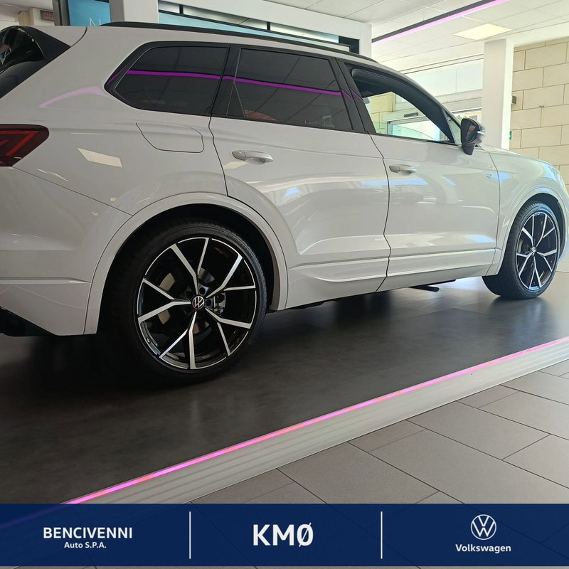 Volkswagen Touareg nuova a Catanzaro (3)