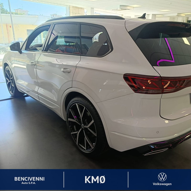 Volkswagen Touareg nuova a Catanzaro (5)