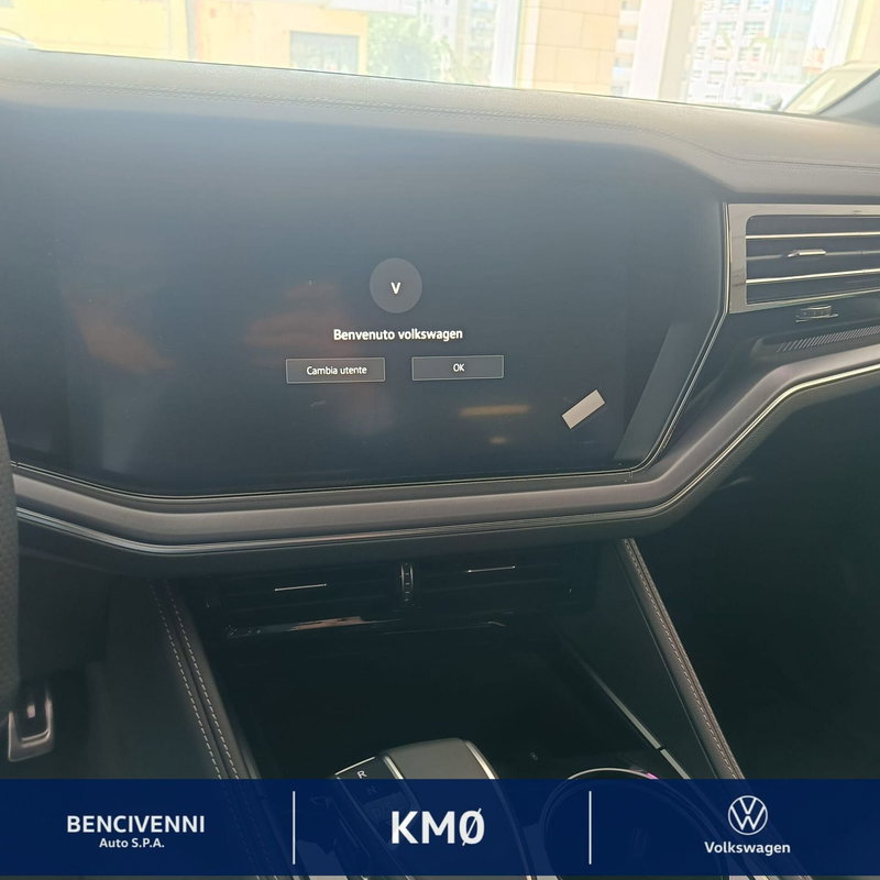 Volkswagen Touareg nuova a Catanzaro (8)