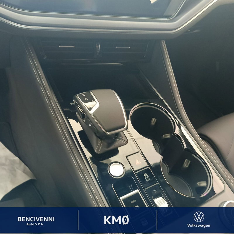 Volkswagen Touareg nuova a Catanzaro (9)
