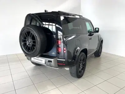 Land Rover Defender 90 3.0D I6 200 CV AWD Auto X-Dynamic S del 2021 usata a Venezia