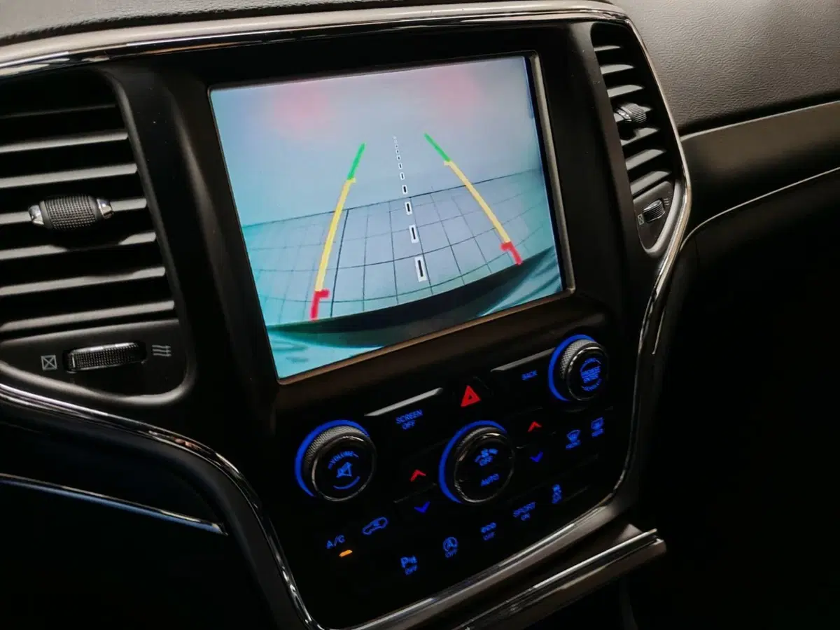 Jeep Grand Cherokee usata a Novara (17)