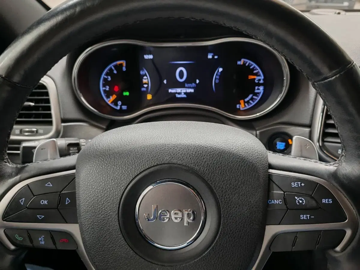 Jeep Grand Cherokee usata a Novara (7)