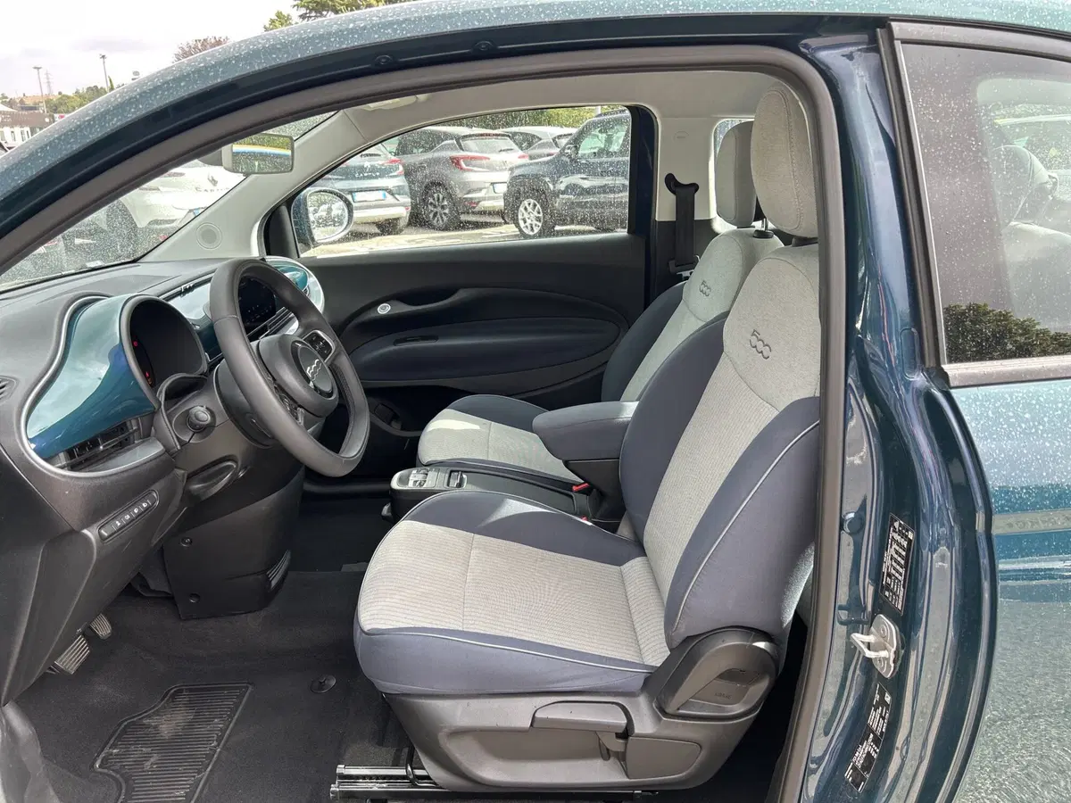 Fiat 500 Cabrio usata a Latina (13)