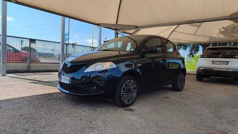 Lancia Ypsilon usata a Firenze