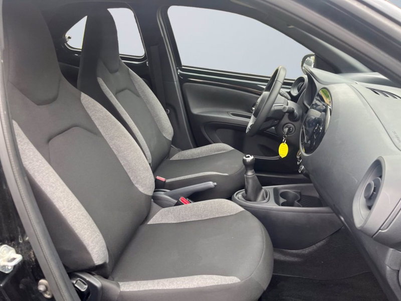 Toyota Aygo X usata a Milano (15)