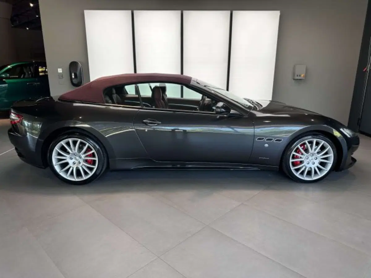Maserati Grancabrio usata a Torino (4)
