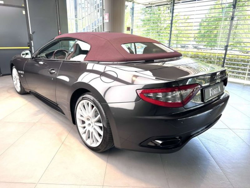 Maserati Grancabrio usata a Torino (9)