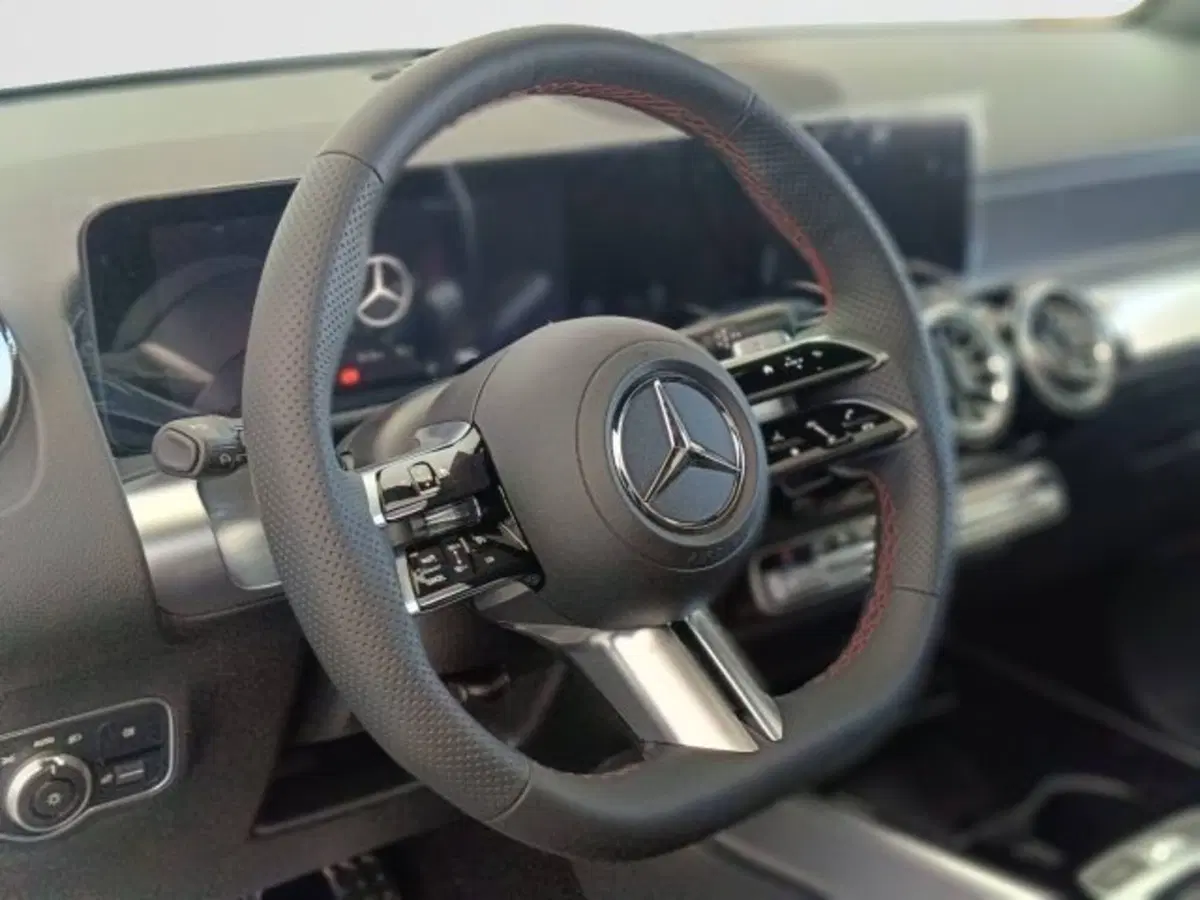 Mercedes-Benz GLB nuova a Teramo (16)