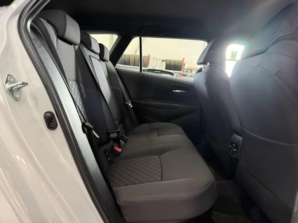 Toyota Corolla Touring Sports nuova a Monza e Brianza (10)