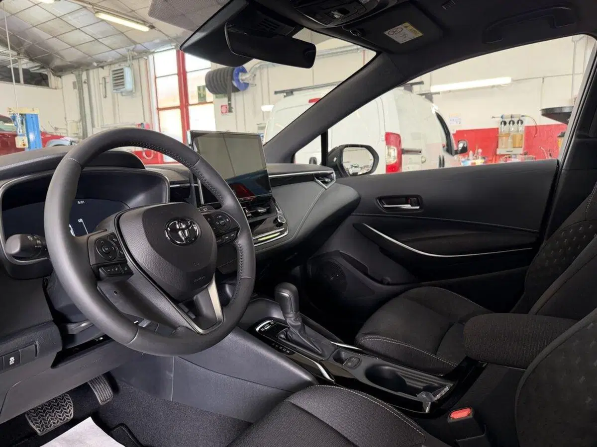 Toyota Corolla Touring Sports nuova a Monza e Brianza (11)