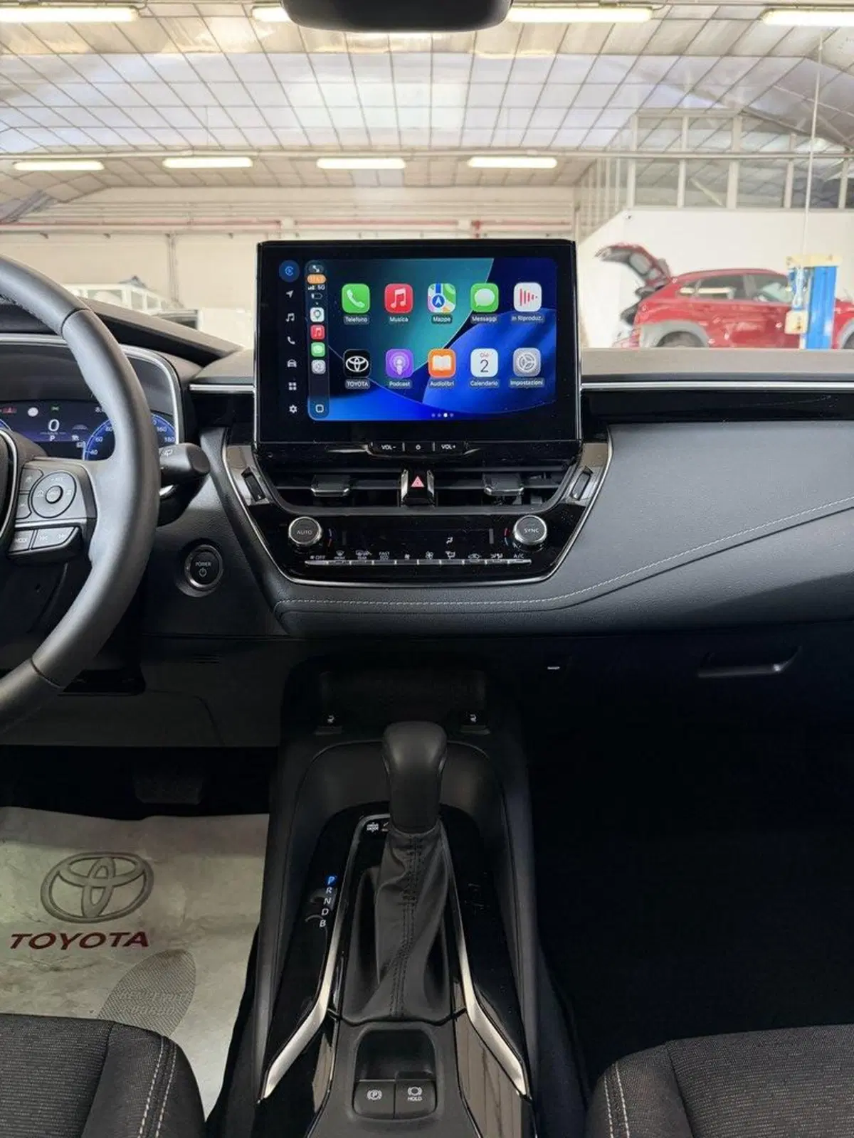 Toyota Corolla Touring Sports nuova a Monza e Brianza (12)